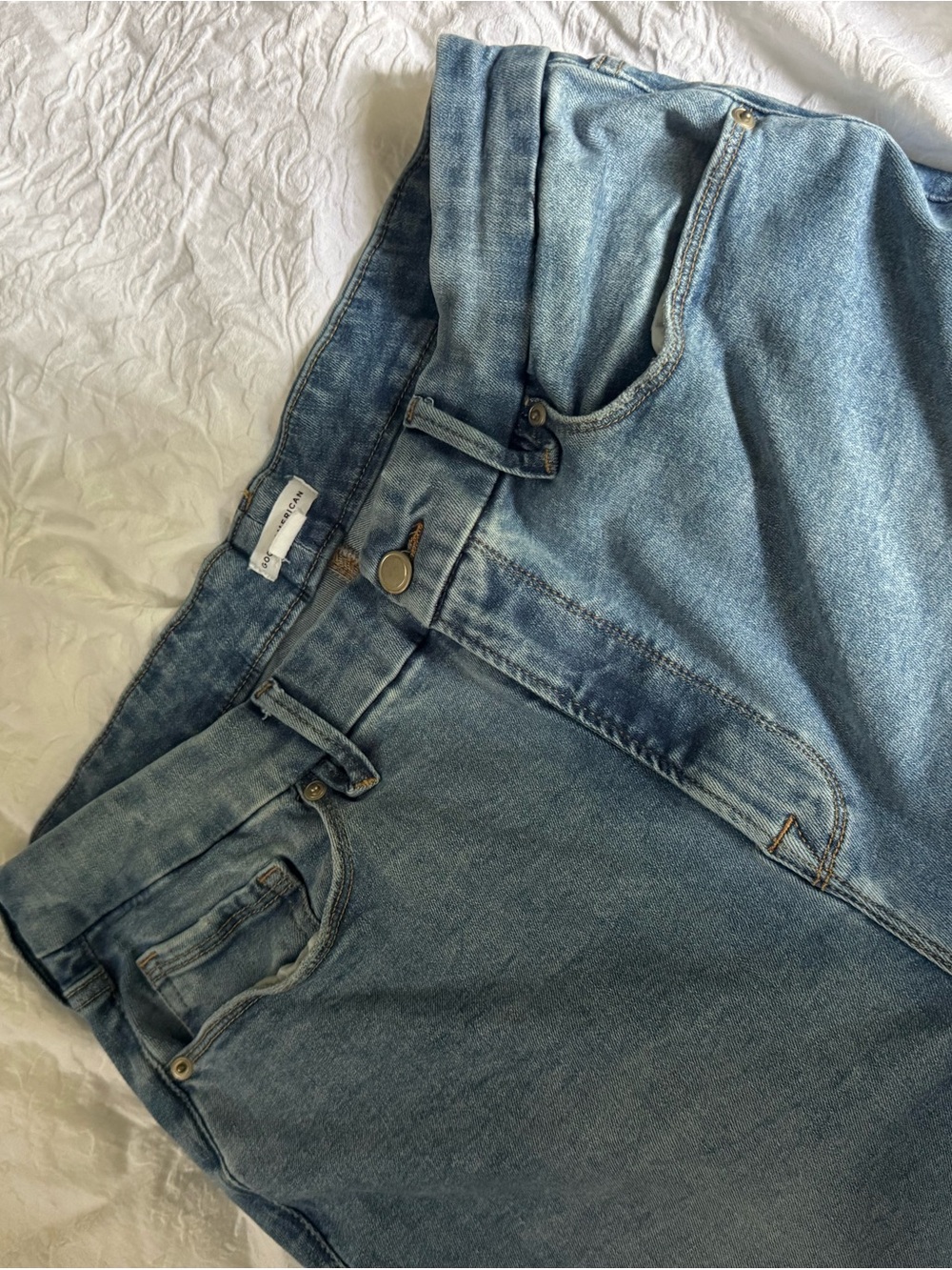 Good American Light Blue Always Fit Good Legs Crop Jeans - Picture 4 of 6